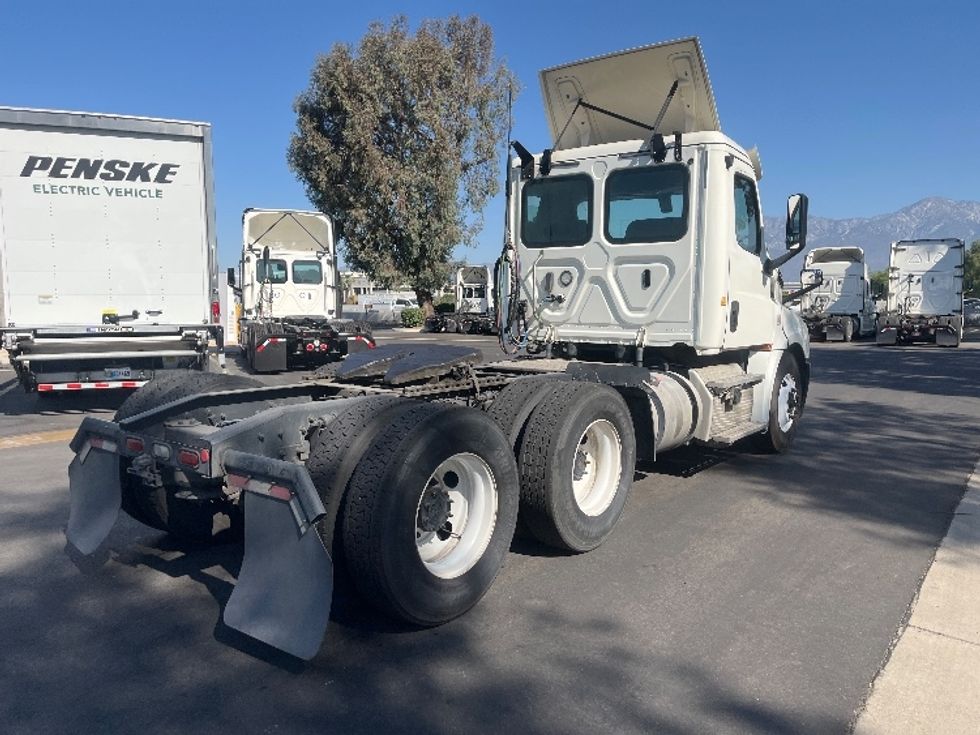 Day Cab Tractor-Heavy Duty Tractors-Freightliner-2019-T12664ST-Fontana-CA-318,302\n\t\tmiles-$ 53,500 - Image 7