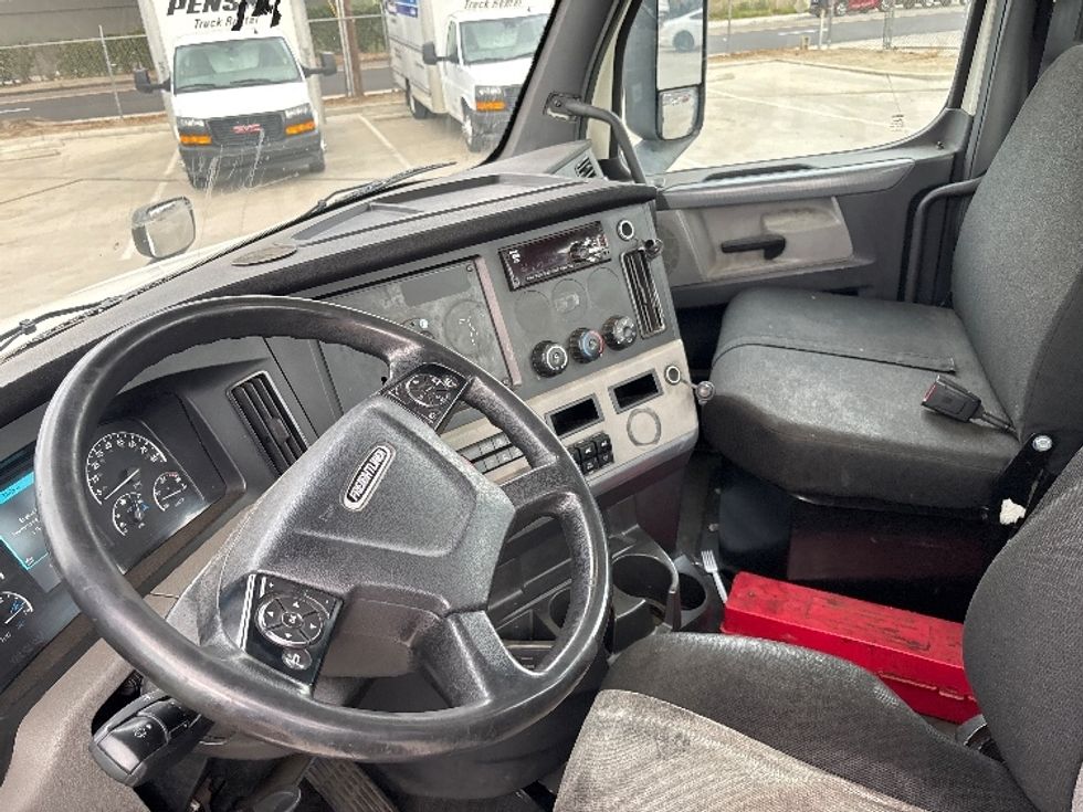 Day Cab Tractor-Heavy Duty Tractors-Freightliner-2019-T12664ST-Fontana-CA-340,359\n\t\tmiles-$ 49,250 - Image 10