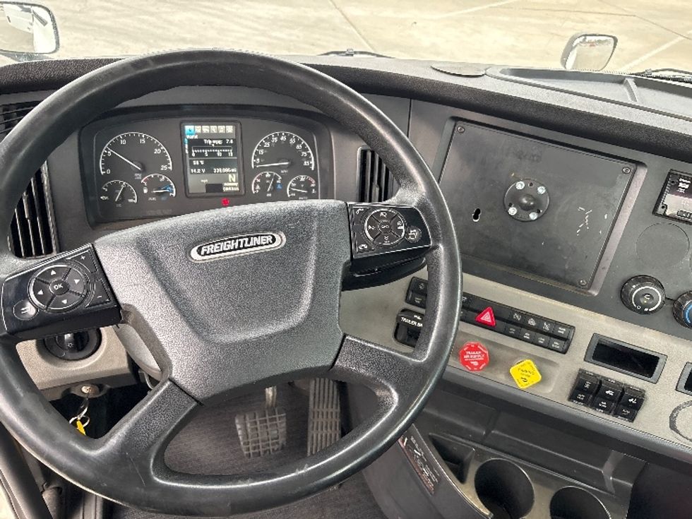 Day Cab Tractor-Heavy Duty Tractors-Freightliner-2019-T12664ST-Fontana-CA-340,359\n\t\tmiles-$ 49,250 - Image 11