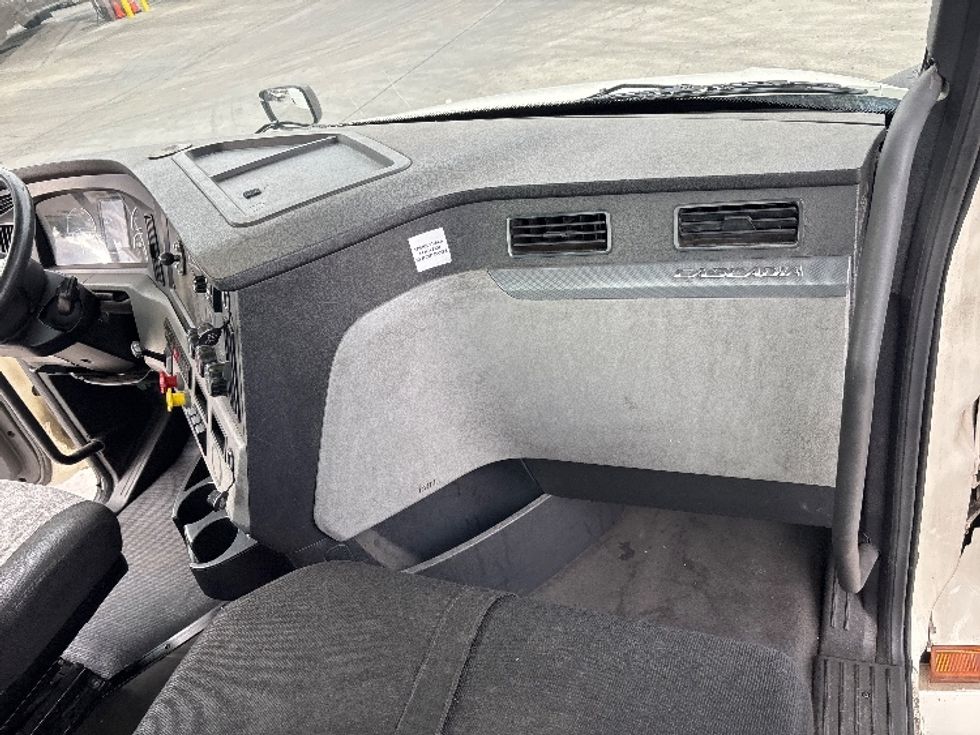 Day Cab Tractor-Heavy Duty Tractors-Freightliner-2019-T12664ST-Fontana-CA-340,359\n\t\tmiles-$ 49,250 - Image 13