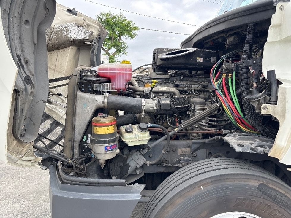 Day Cab Tractor-Heavy Duty Tractors-Freightliner-2019-T12664ST-Fontana-CA-340,359\n\t\tmiles-$ 49,250 - Image 16