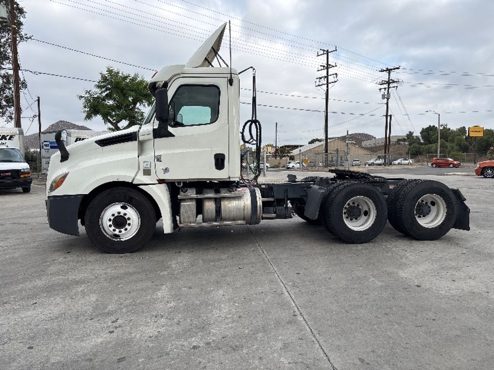 Day Cab Tractor-Heavy Duty Tractors-Freightliner-2019-T12664ST-Fontana-CA-340,359\n\t\tmiles-$ 49,250 - Image 4