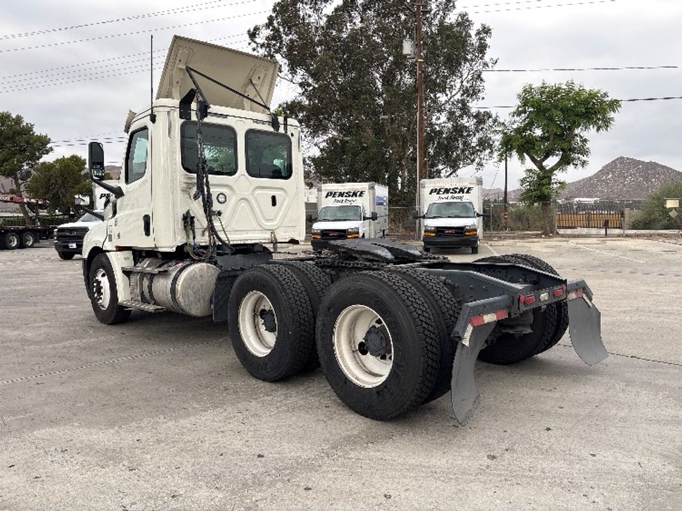 Day Cab Tractor-Heavy Duty Tractors-Freightliner-2019-T12664ST-Fontana-CA-340,359\n\t\tmiles-$ 49,250 - Image 5