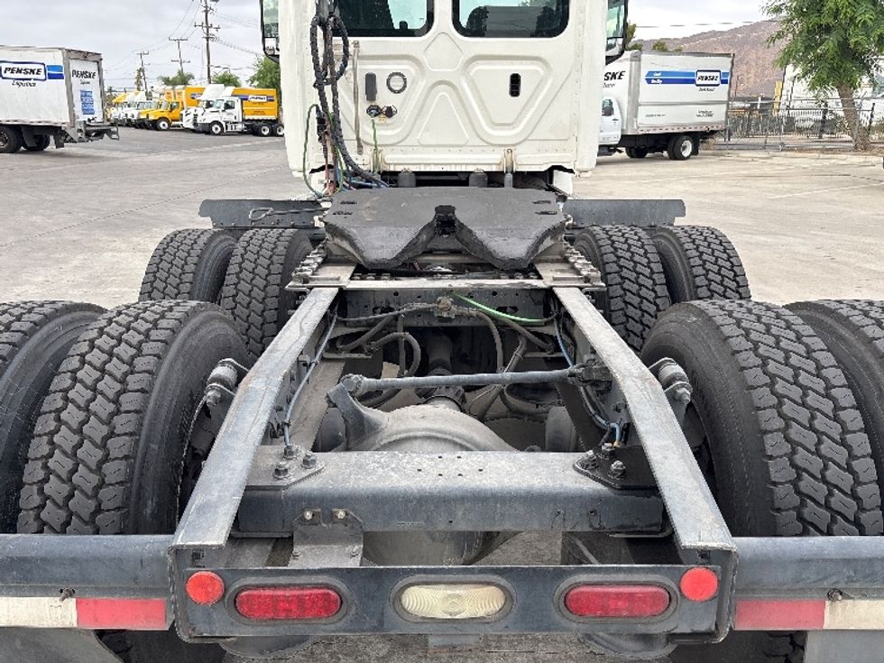 Day Cab Tractor-Heavy Duty Tractors-Freightliner-2019-T12664ST-Fontana-CA-340,359\n\t\tmiles-$ 49,250 - Image 6
