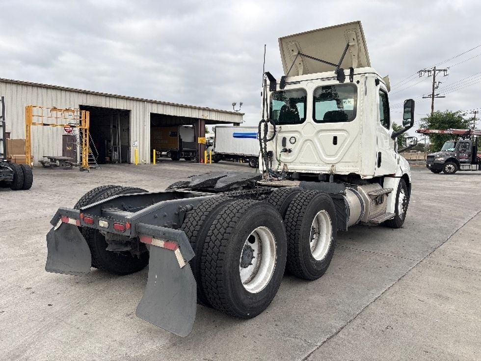Day Cab Tractor-Heavy Duty Tractors-Freightliner-2019-T12664ST-Fontana-CA-340,359\n\t\tmiles-$ 49,250 - Image 7