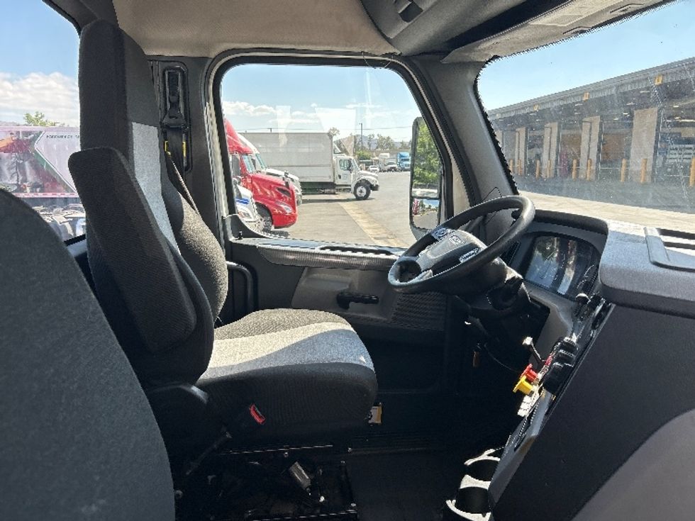 Day Cab Tractor-Heavy Duty Tractors-Freightliner-2019-T12664ST-Fontana-CA-341,506\n\t\tmiles-$ 49,250 - Image 14