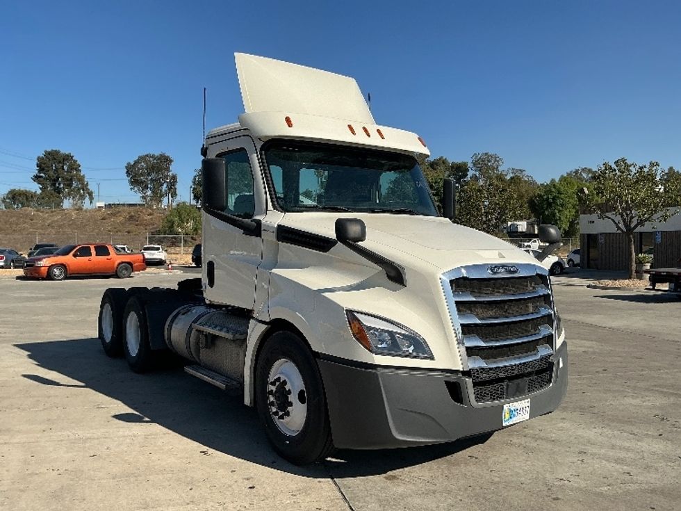 Day Cab Tractor-Heavy Duty Tractors-Freightliner-2019-T12664ST-Fontana-CA-363,025\n\t\tmiles-$ 48,000 - Image 1