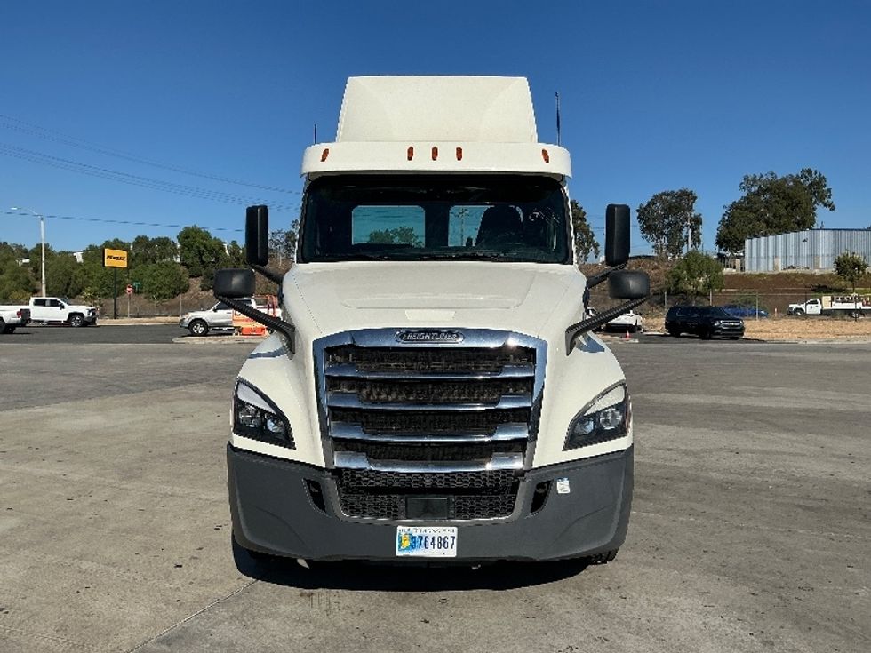 Day Cab Tractor-Heavy Duty Tractors-Freightliner-2019-T12664ST-Fontana-CA-363,025\n\t\tmiles-$ 48,000 - Image 2