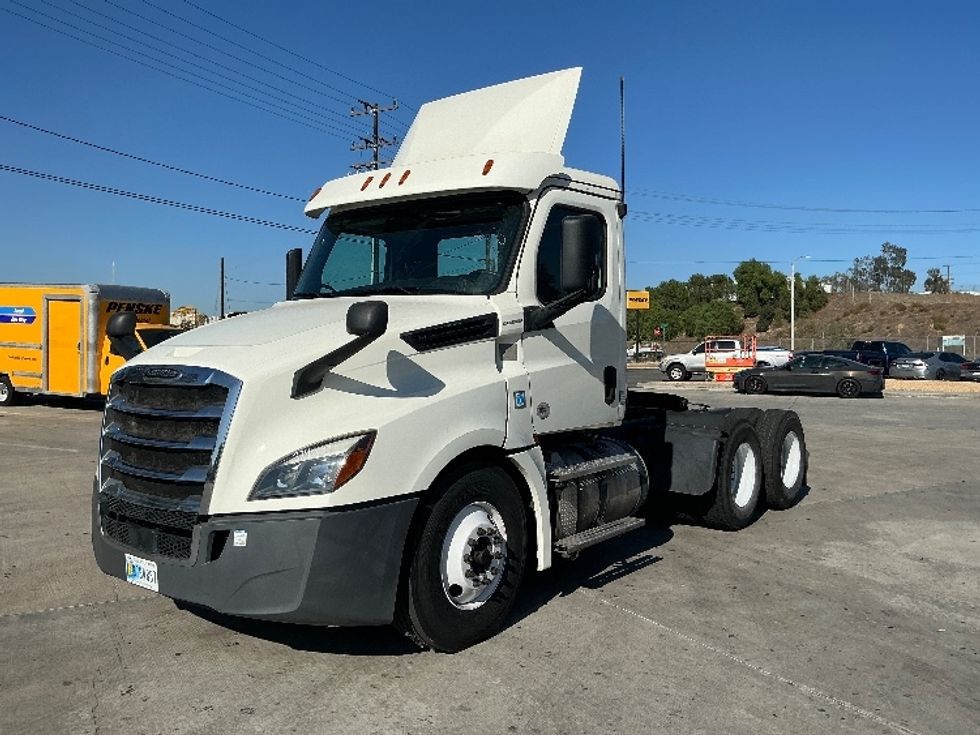 Day Cab Tractor-Heavy Duty Tractors-Freightliner-2019-T12664ST-Fontana-CA-363,025\n\t\tmiles-$ 48,000 - Image 3