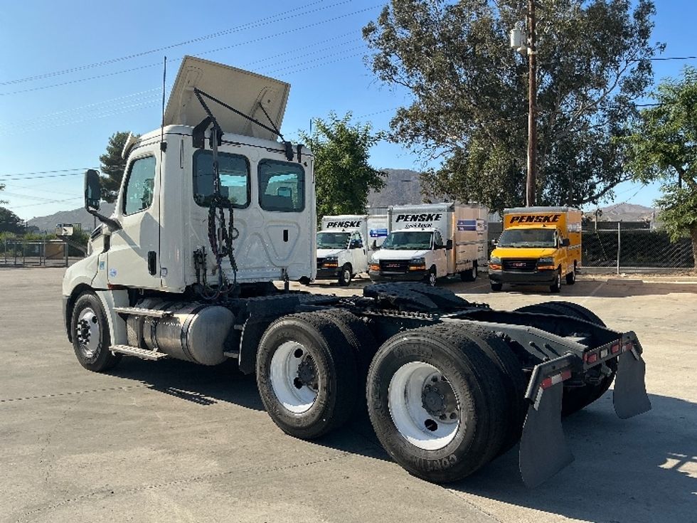 Day Cab Tractor-Heavy Duty Tractors-Freightliner-2019-T12664ST-Fontana-CA-363,025\n\t\tmiles-$ 48,000 - Image 5