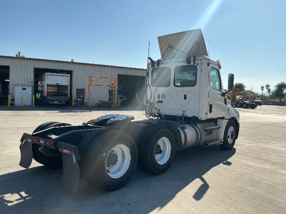 Day Cab Tractor-Heavy Duty Tractors-Freightliner-2019-T12664ST-Fontana-CA-363,025\n\t\tmiles-$ 48,000 - Image 7