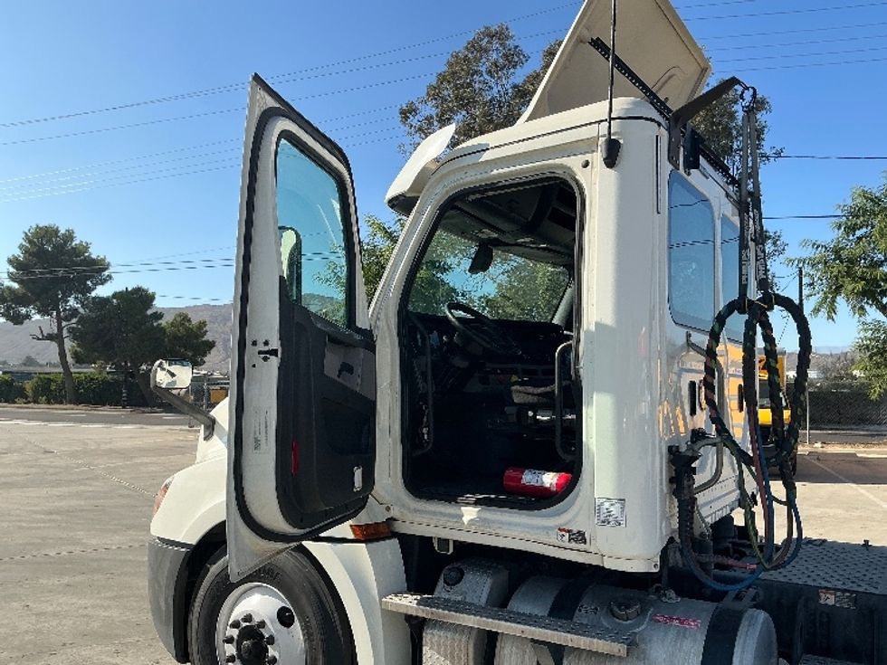 Day Cab Tractor-Heavy Duty Tractors-Freightliner-2019-T12664ST-Fontana-CA-363,025\n\t\tmiles-$ 48,000 - Image 9
