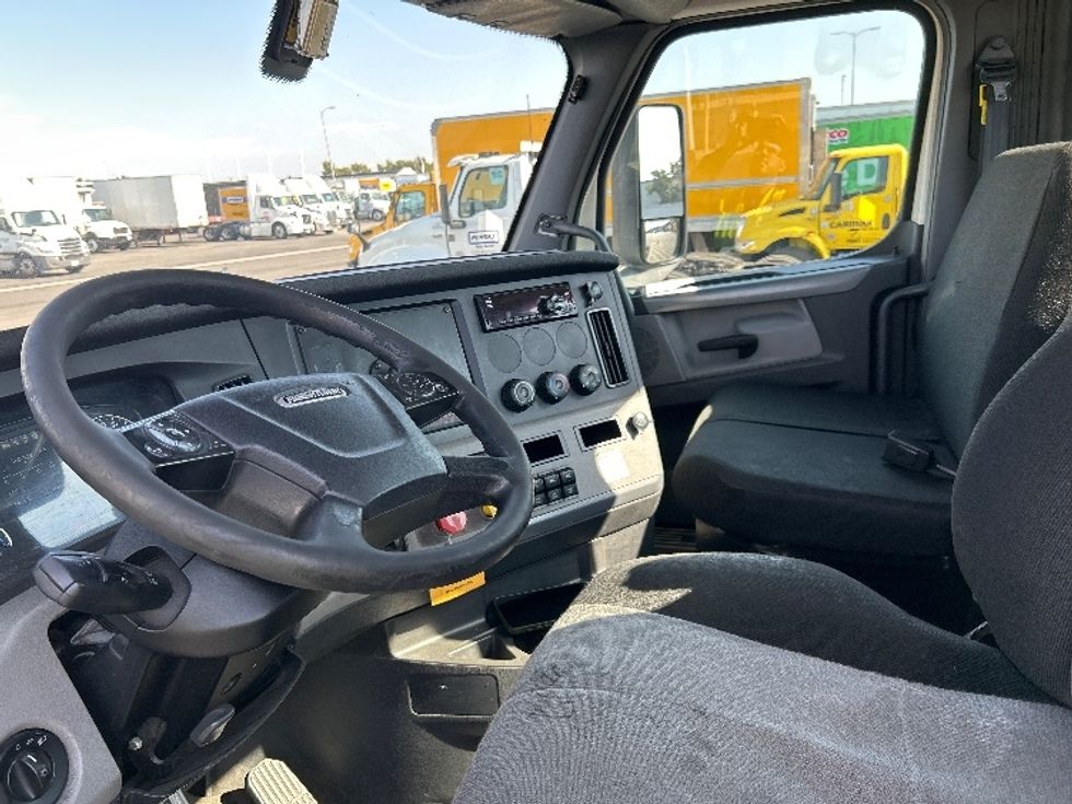 Day Cab Tractor-Heavy Duty Tractors-Freightliner-2019-T12664ST-Fontana-CA-365,095\n\t\tmiles-$ 46,000 - Image 10
