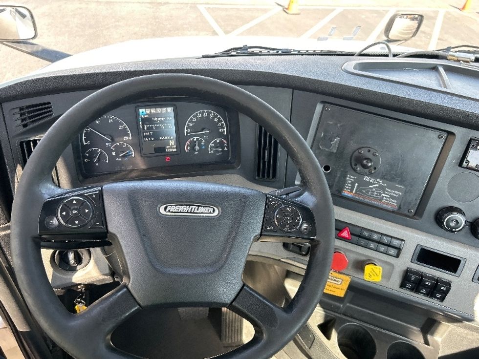 Day Cab Tractor-Heavy Duty Tractors-Freightliner-2019-T12664ST-Fontana-CA-365,095\n\t\tmiles-$ 46,000 - Image 11