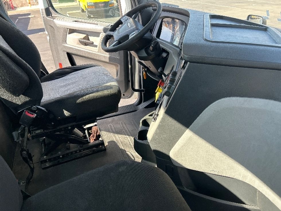 Day Cab Tractor-Heavy Duty Tractors-Freightliner-2019-T12664ST-Fontana-CA-365,095\n\t\tmiles-$ 46,000 - Image 14