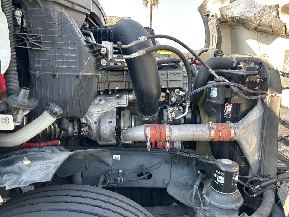 Day Cab Tractor-Heavy Duty Tractors-Freightliner-2019-T12664ST-Fontana-CA-365,095\n\t\tmiles-$ 46,000 - Image 15