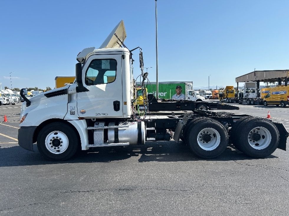 Day Cab Tractor-Heavy Duty Tractors-Freightliner-2019-T12664ST-Fontana-CA-365,095\n\t\tmiles-$ 46,000 - Image 4