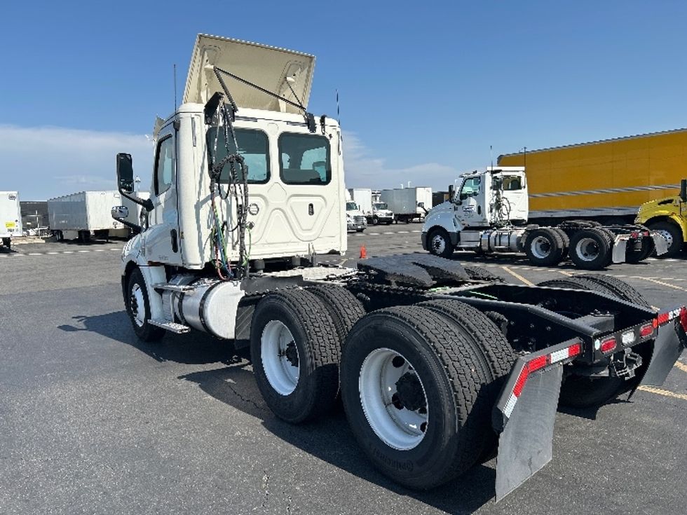 Day Cab Tractor-Heavy Duty Tractors-Freightliner-2019-T12664ST-Fontana-CA-365,095\n\t\tmiles-$ 46,000 - Image 5