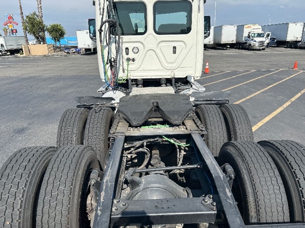 Day Cab Tractor-Heavy Duty Tractors-Freightliner-2019-T12664ST-Fontana-CA-365,095\n\t\tmiles-$ 46,000 - Image 6