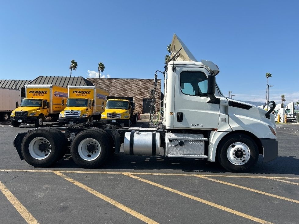 Day Cab Tractor-Heavy Duty Tractors-Freightliner-2019-T12664ST-Fontana-CA-365,095\n\t\tmiles-$ 46,000 - Image 8