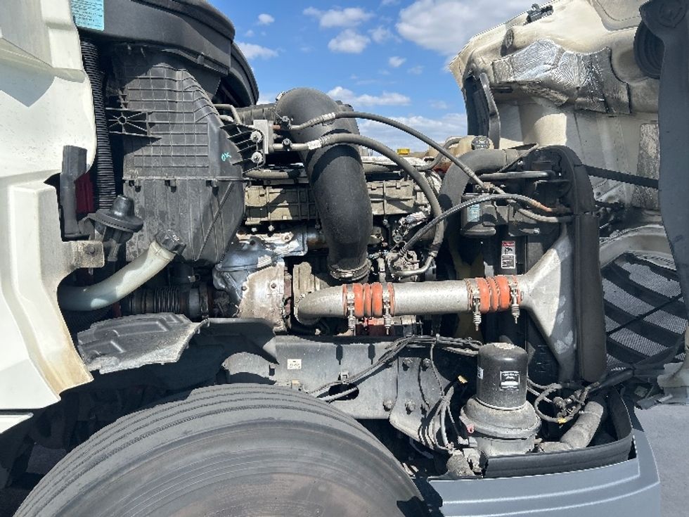 Day Cab Tractor-Heavy Duty Tractors-Freightliner-2019-T12664ST-Fontana-CA-389,689\n\t\tmiles-$ 42,000 - Image 15