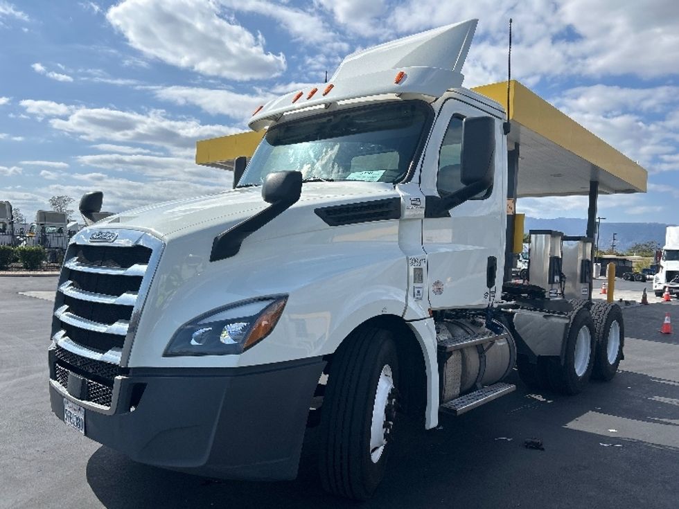 Day Cab Tractor-Heavy Duty Tractors-Freightliner-2019-T12664ST-Fontana-CA-389,689\n\t\tmiles-$ 42,000 - Image 3