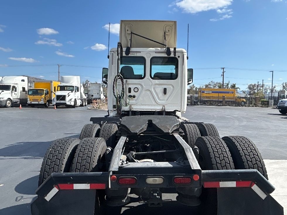 Day Cab Tractor-Heavy Duty Tractors-Freightliner-2019-T12664ST-Fontana-CA-389,689\n\t\tmiles-$ 42,000 - Image 6