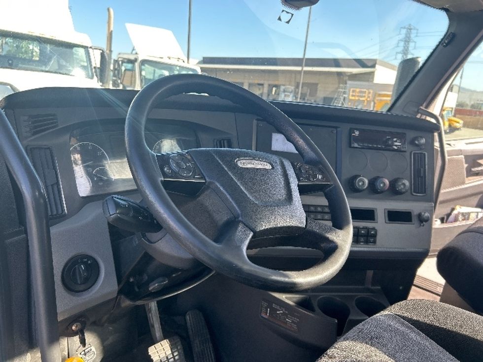 Day Cab Tractor-Heavy Duty Tractors-Freightliner-2019-T12664ST-Fontana-CA-392,109\n\t\tmiles-$ 44,500 - Image 10