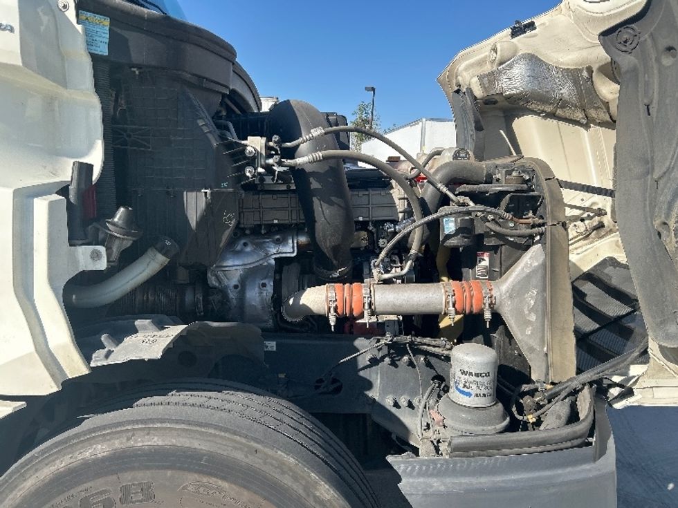 Day Cab Tractor-Heavy Duty Tractors-Freightliner-2019-T12664ST-Fontana-CA-392,109\n\t\tmiles-$ 44,500 - Image 15