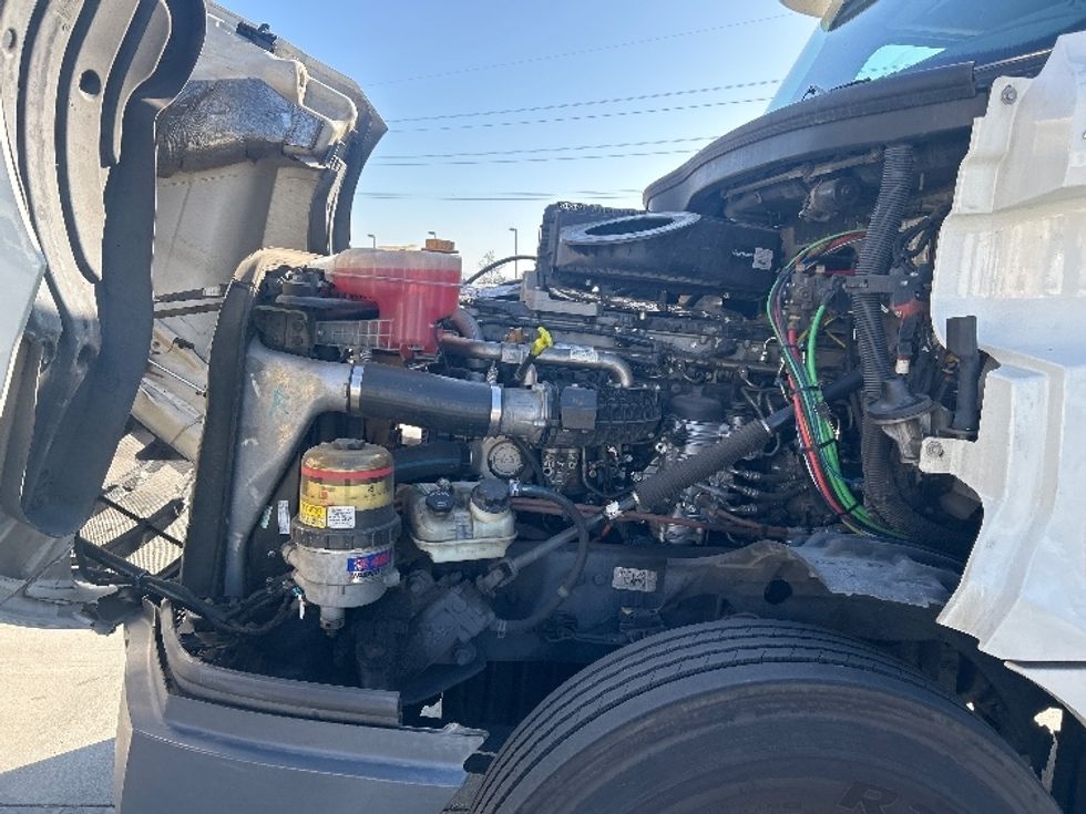 Day Cab Tractor-Heavy Duty Tractors-Freightliner-2019-T12664ST-Fontana-CA-392,109\n\t\tmiles-$ 44,500 - Image 16