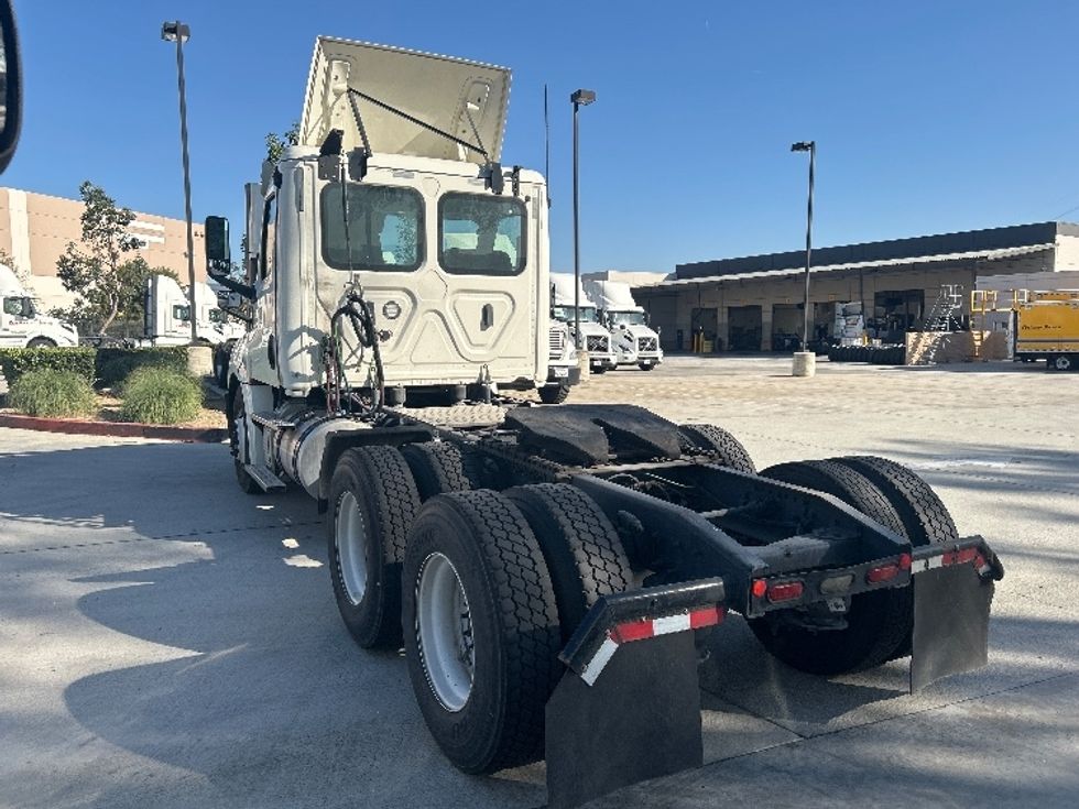 Day Cab Tractor-Heavy Duty Tractors-Freightliner-2019-T12664ST-Fontana-CA-392,109\n\t\tmiles-$ 44,500 - Image 5