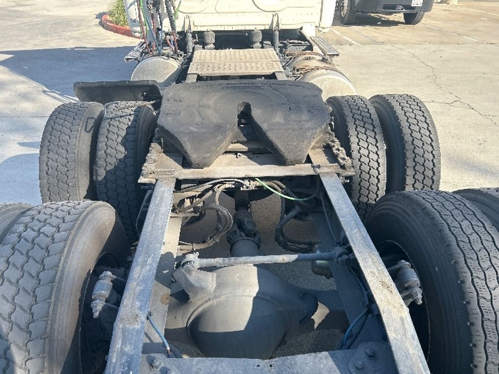 Day Cab Tractor-Heavy Duty Tractors-Freightliner-2019-T12664ST-Fontana-CA-392,109\n\t\tmiles-$ 44,500 - Image 6