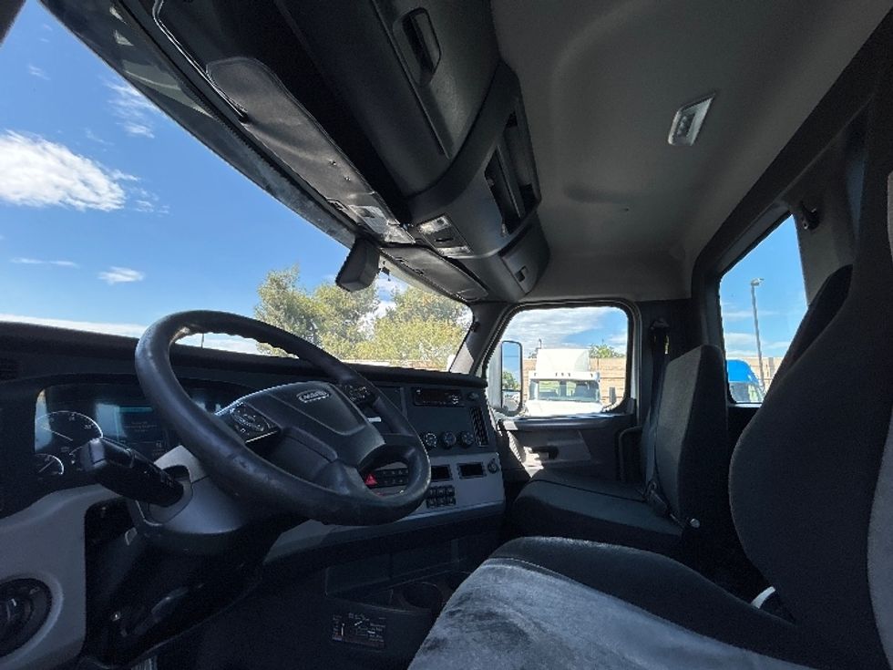 Day Cab Tractor-Heavy Duty Tractors-Freightliner-2019-T12664ST-Fontana-CA-392,234\n\t\tmiles-$ 46,250 - Image 10
