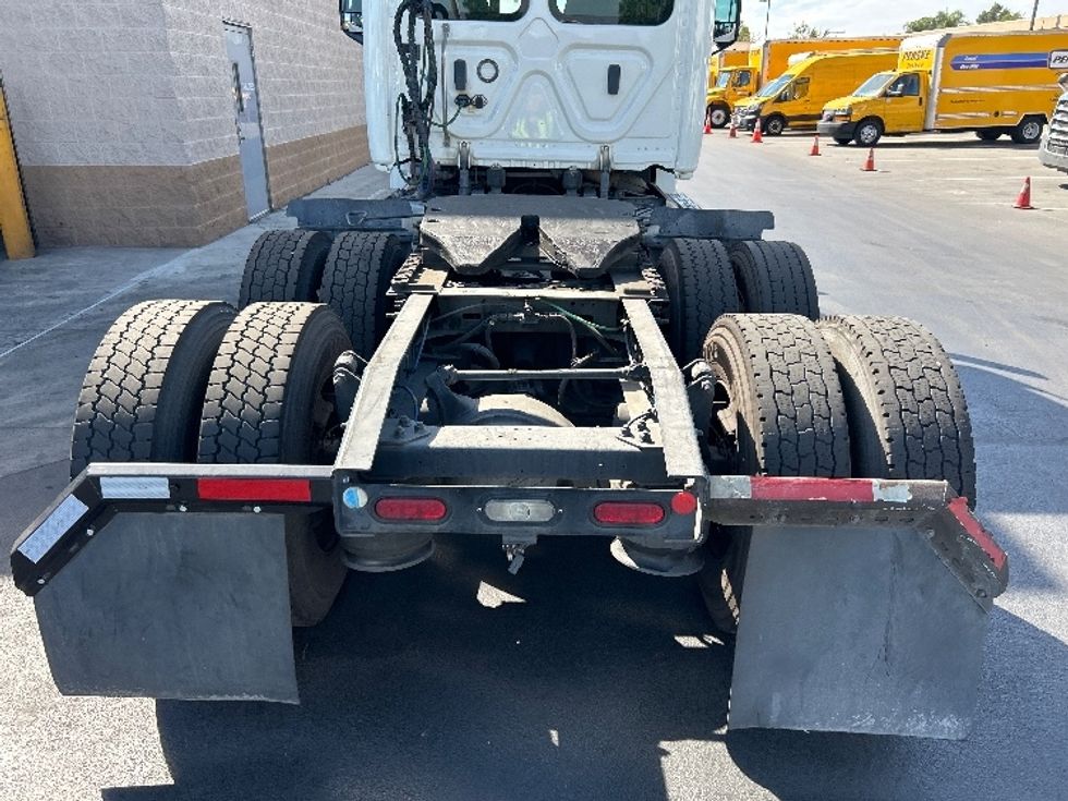 Day Cab Tractor-Heavy Duty Tractors-Freightliner-2019-T12664ST-Fontana-CA-392,234\n\t\tmiles-$ 46,250 - Image 6