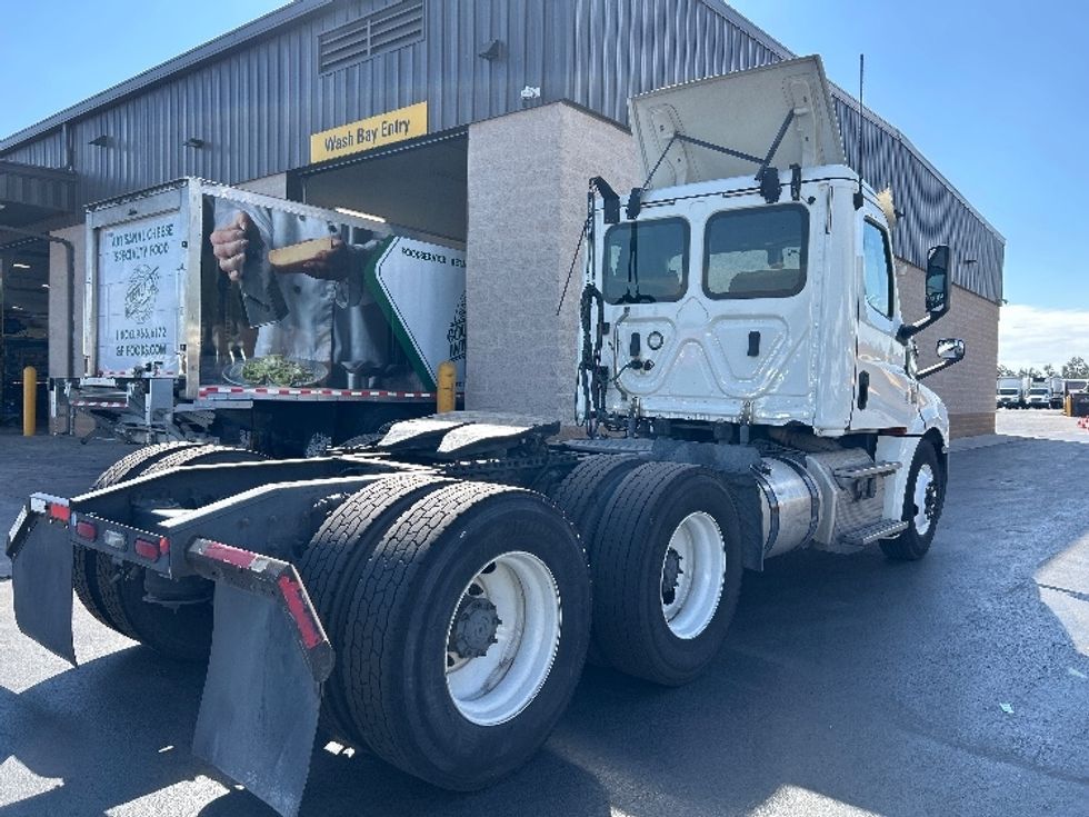 Day Cab Tractor-Heavy Duty Tractors-Freightliner-2019-T12664ST-Fontana-CA-392,234\n\t\tmiles-$ 46,250 - Image 7