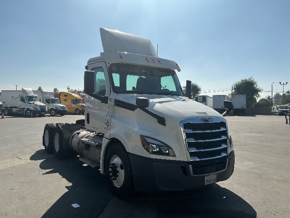 Day Cab Tractor-Heavy Duty Tractors-Freightliner-2019-T12664ST-Fontana-CA-408,951\n\t\tmiles-$ 45,000 - Image 1