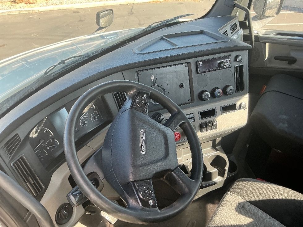 Day Cab Tractor-Heavy Duty Tractors-Freightliner-2019-T12664ST-Fontana-CA-408,951\n\t\tmiles-$ 45,000 - Image 10