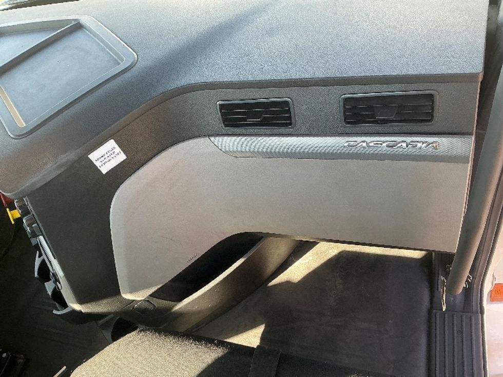 Day Cab Tractor-Heavy Duty Tractors-Freightliner-2019-T12664ST-Fontana-CA-408,951\n\t\tmiles-$ 45,000 - Image 13