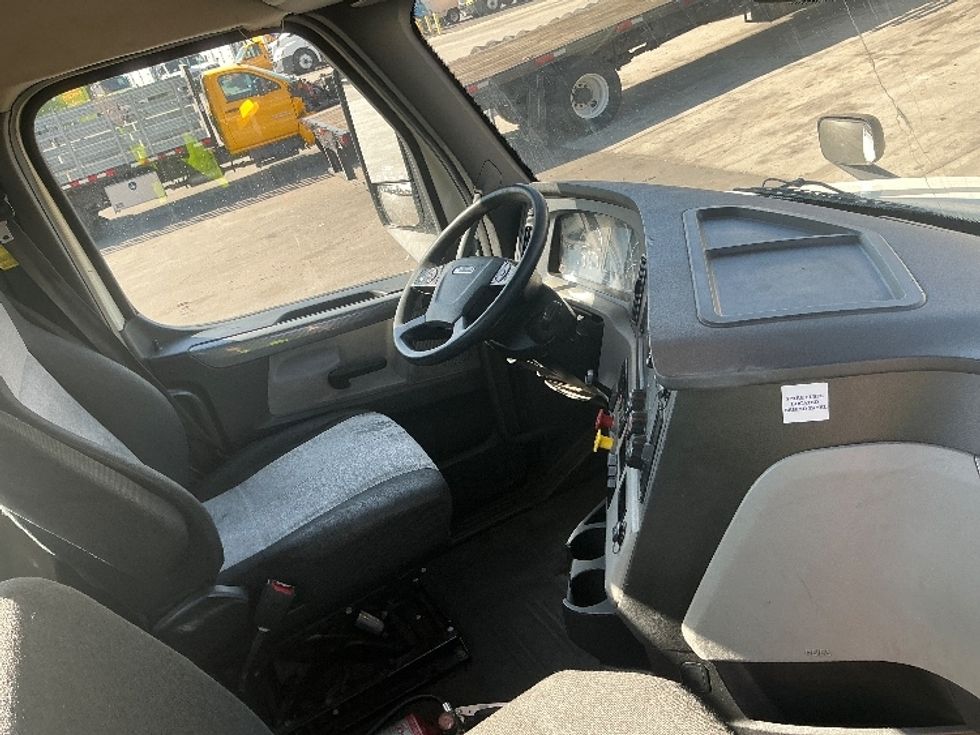 Day Cab Tractor-Heavy Duty Tractors-Freightliner-2019-T12664ST-Fontana-CA-408,951\n\t\tmiles-$ 45,000 - Image 14