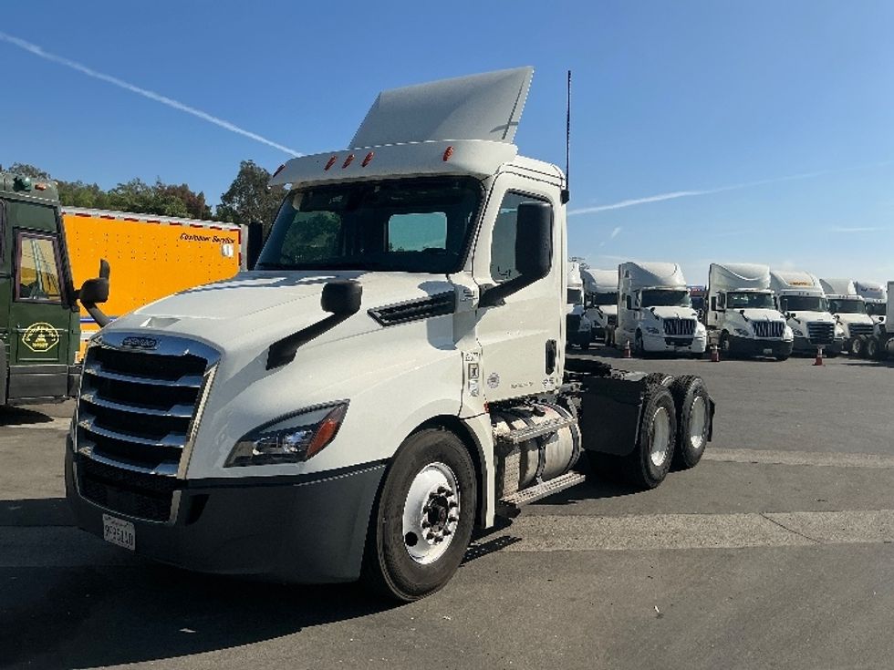 Day Cab Tractor-Heavy Duty Tractors-Freightliner-2019-T12664ST-Fontana-CA-408,951\n\t\tmiles-$ 45,000 - Image 3