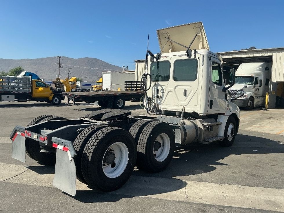 Day Cab Tractor-Heavy Duty Tractors-Freightliner-2019-T12664ST-Fontana-CA-408,951\n\t\tmiles-$ 45,000 - Image 7