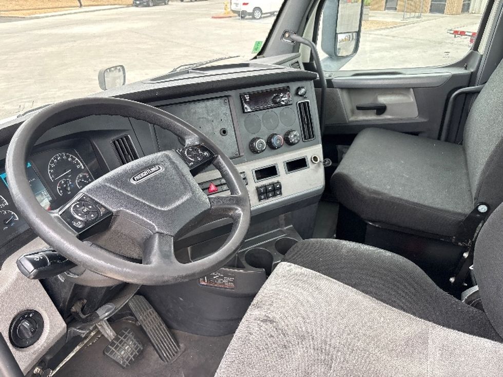 Day Cab Tractor-Heavy Duty Tractors-Freightliner-2019-T12664ST-Fontana-CA-415,459\n\t\tmiles-$ 45,000 - Image 10