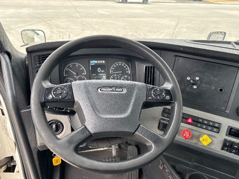 Day Cab Tractor-Heavy Duty Tractors-Freightliner-2019-T12664ST-Fontana-CA-415,459\n\t\tmiles-$ 45,000 - Image 11