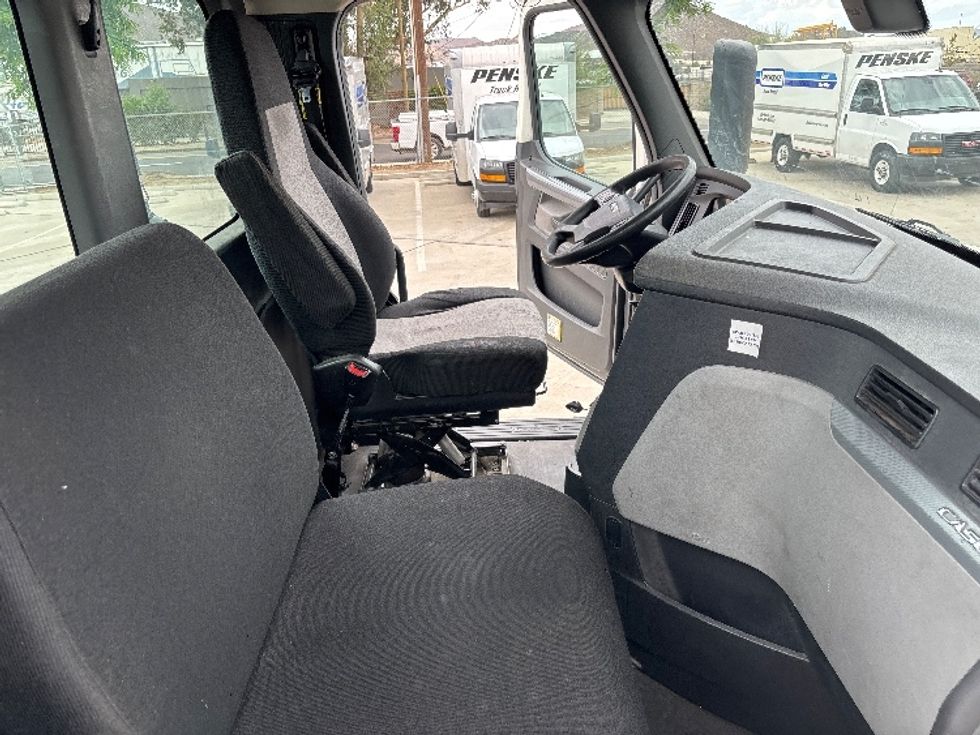 Day Cab Tractor-Heavy Duty Tractors-Freightliner-2019-T12664ST-Fontana-CA-415,459\n\t\tmiles-$ 45,000 - Image 14