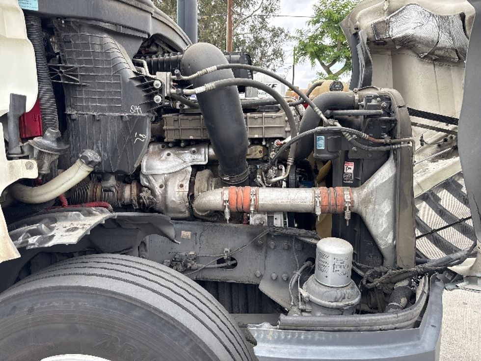 Day Cab Tractor-Heavy Duty Tractors-Freightliner-2019-T12664ST-Fontana-CA-415,459\n\t\tmiles-$ 45,000 - Image 15