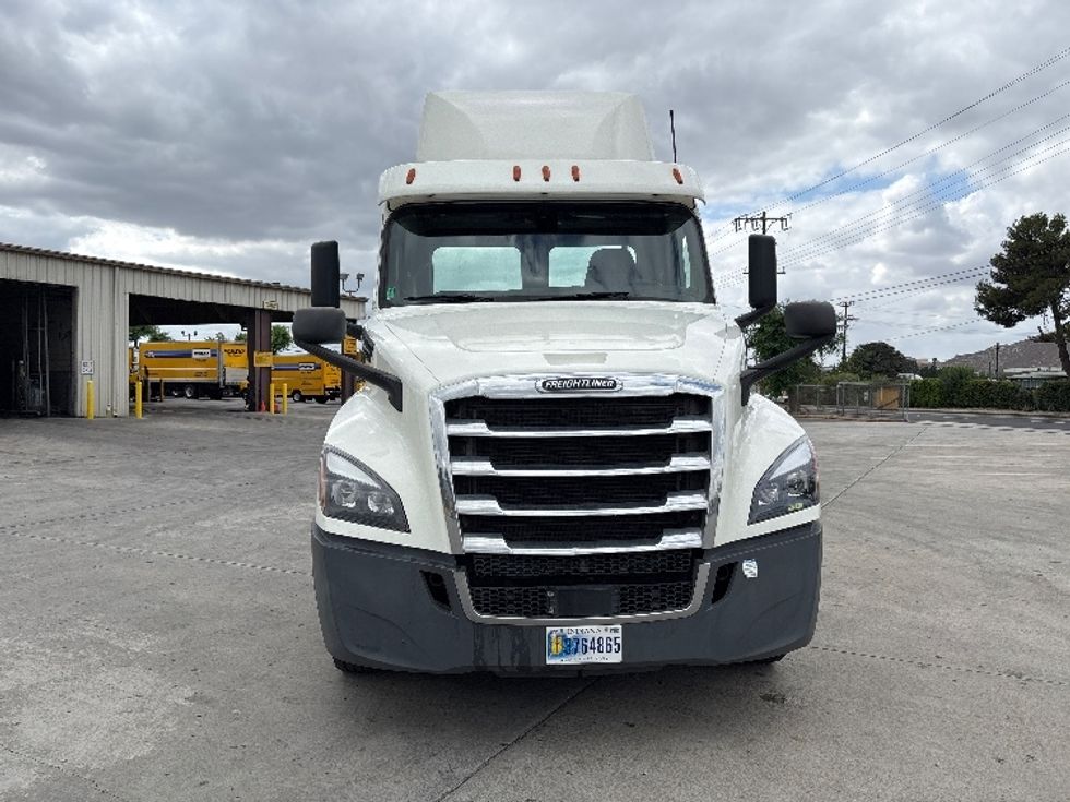 Day Cab Tractor-Heavy Duty Tractors-Freightliner-2019-T12664ST-Fontana-CA-415,459\n\t\tmiles-$ 45,000 - Image 2