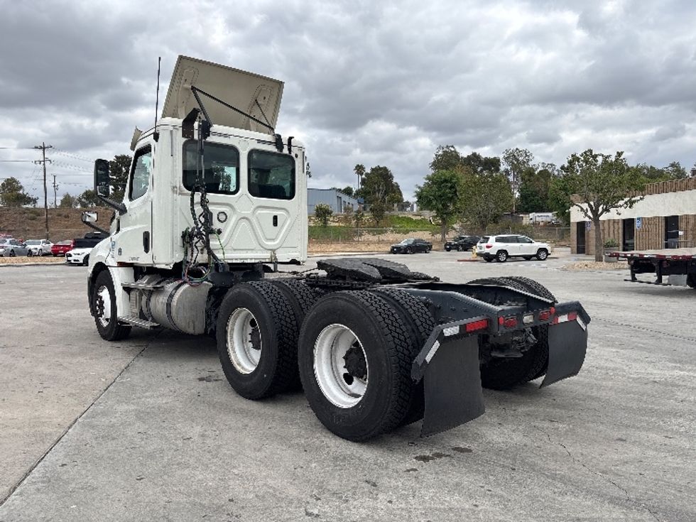 Day Cab Tractor-Heavy Duty Tractors-Freightliner-2019-T12664ST-Fontana-CA-415,459\n\t\tmiles-$ 45,000 - Image 5