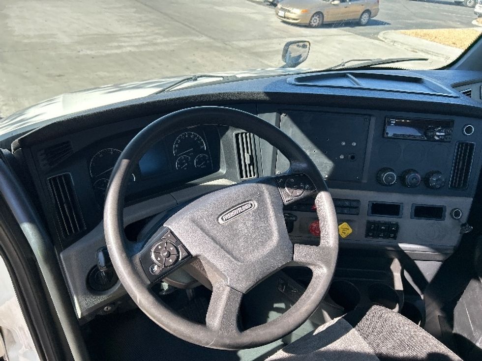 Day Cab Tractor-Heavy Duty Tractors-Freightliner-2019-T12664ST-Fontana-CA-424,778\n\t\tmiles-$ 44,750 - Image 10