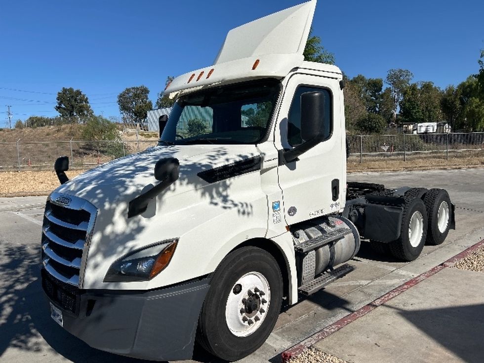 Day Cab Tractor-Heavy Duty Tractors-Freightliner-2019-T12664ST-Fontana-CA-424,778\n\t\tmiles-$ 44,750 - Image 3