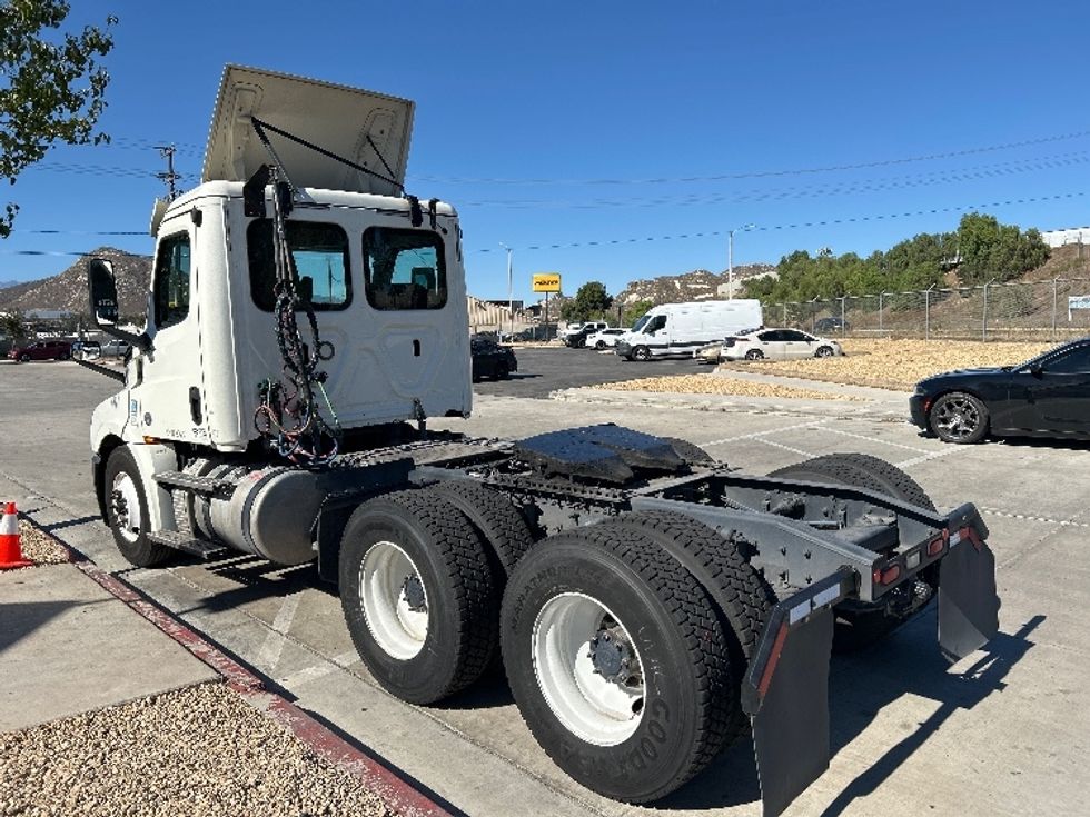 Day Cab Tractor-Heavy Duty Tractors-Freightliner-2019-T12664ST-Fontana-CA-424,778\n\t\tmiles-$ 44,750 - Image 5